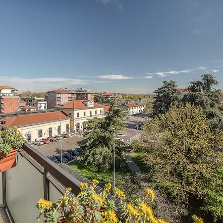 Suite Angolo Alla Stazione - Appartamento Con Terrazzo Panoramico Pavia Exterior photo