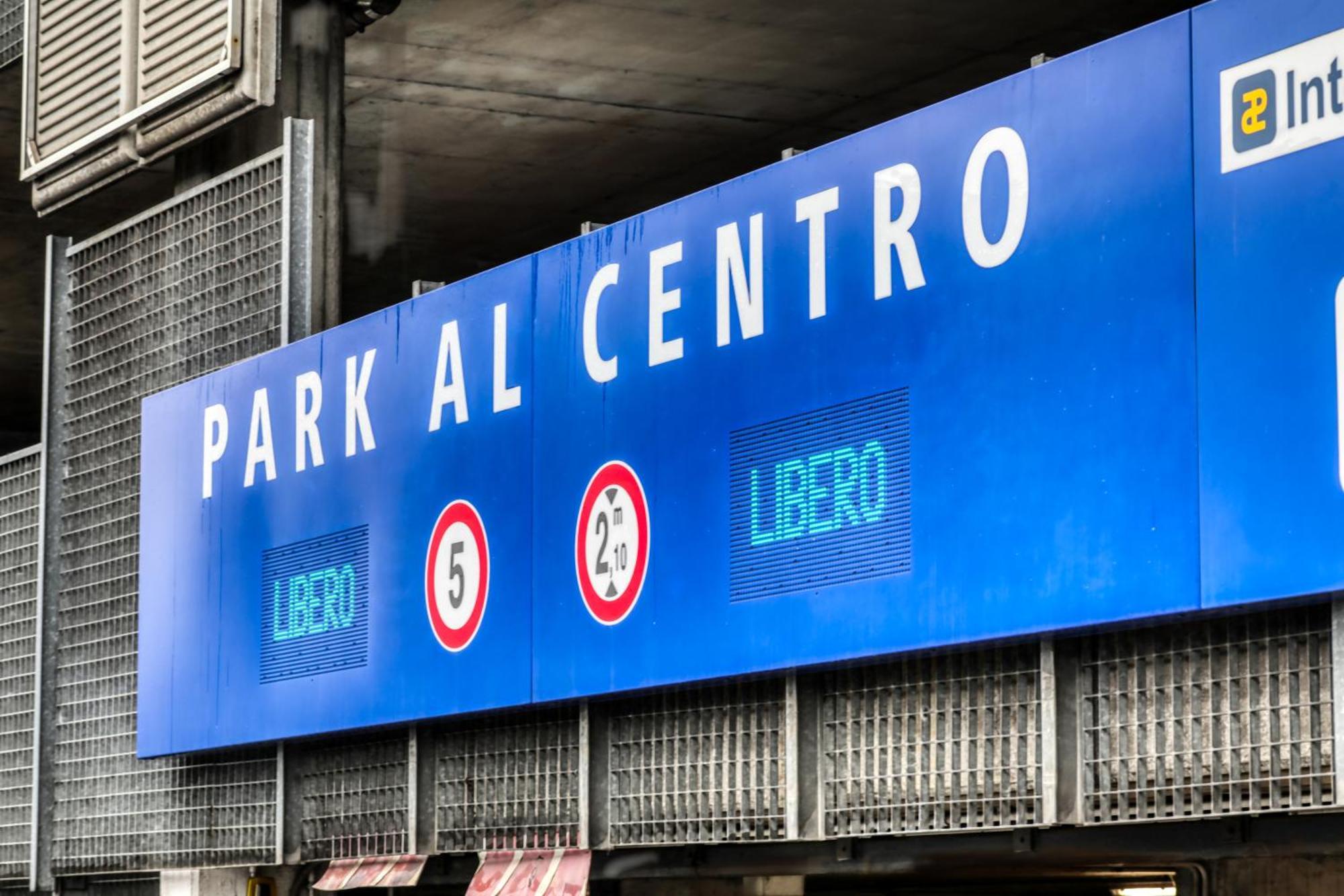 Suite Angolo Alla Stazione - Appartamento Con Terrazzo Panoramico Pavia Exterior photo