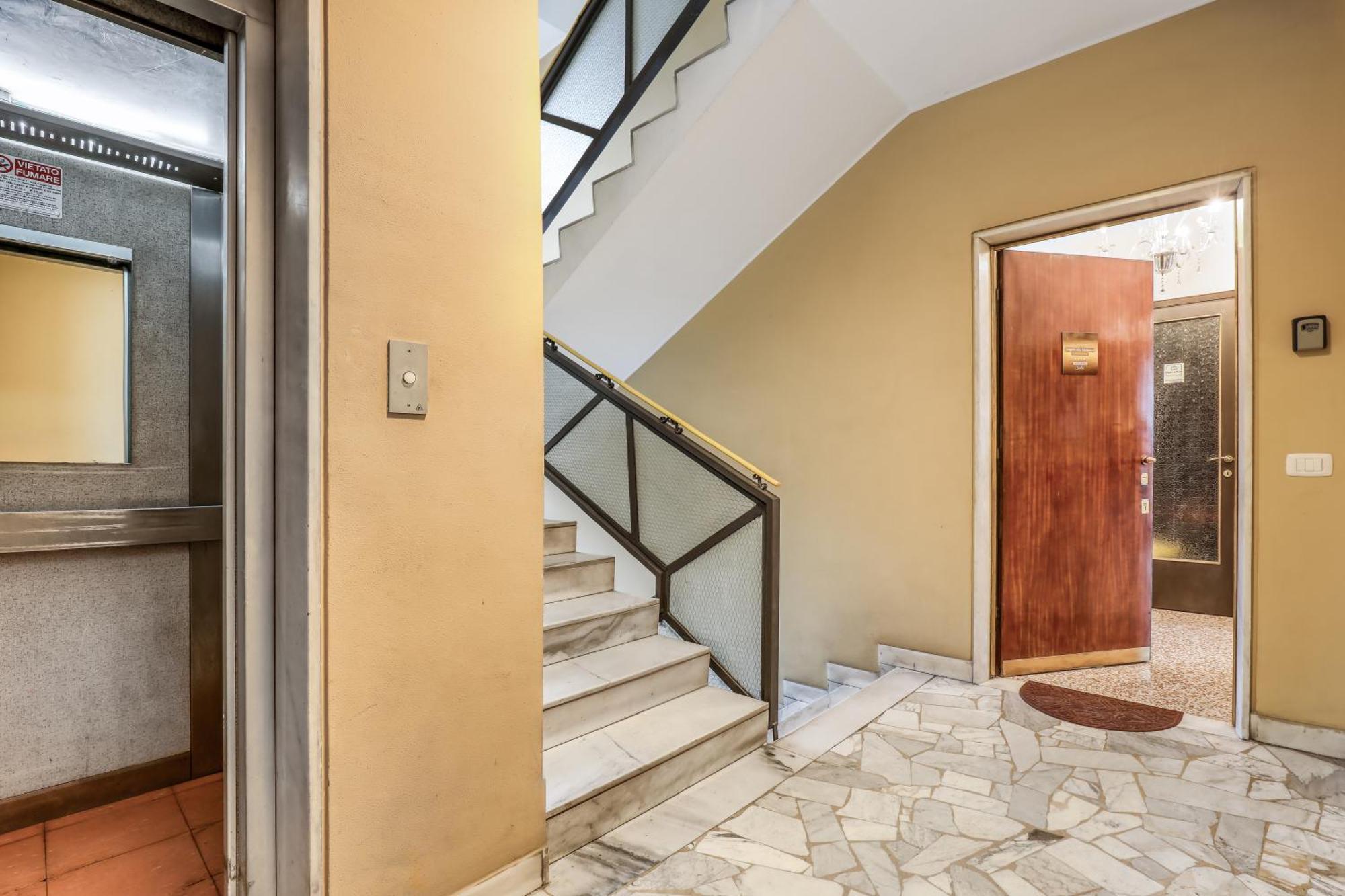 Suite Angolo Alla Stazione - Appartamento Con Terrazzo Panoramico Pavia Exterior photo