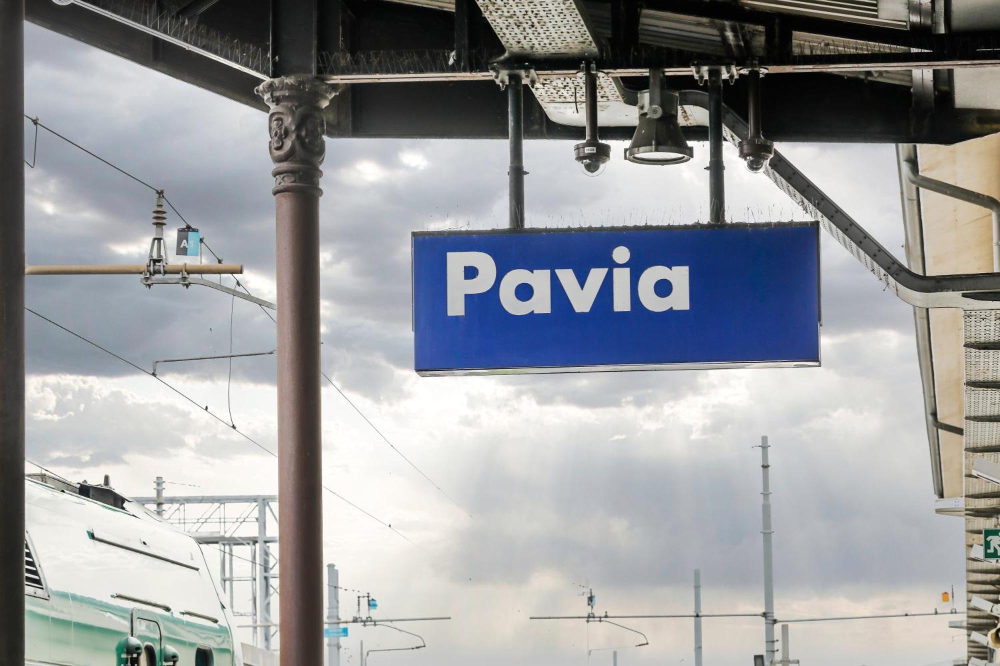 Suite Angolo Alla Stazione - Appartamento Con Terrazzo Panoramico Pavia Exterior photo