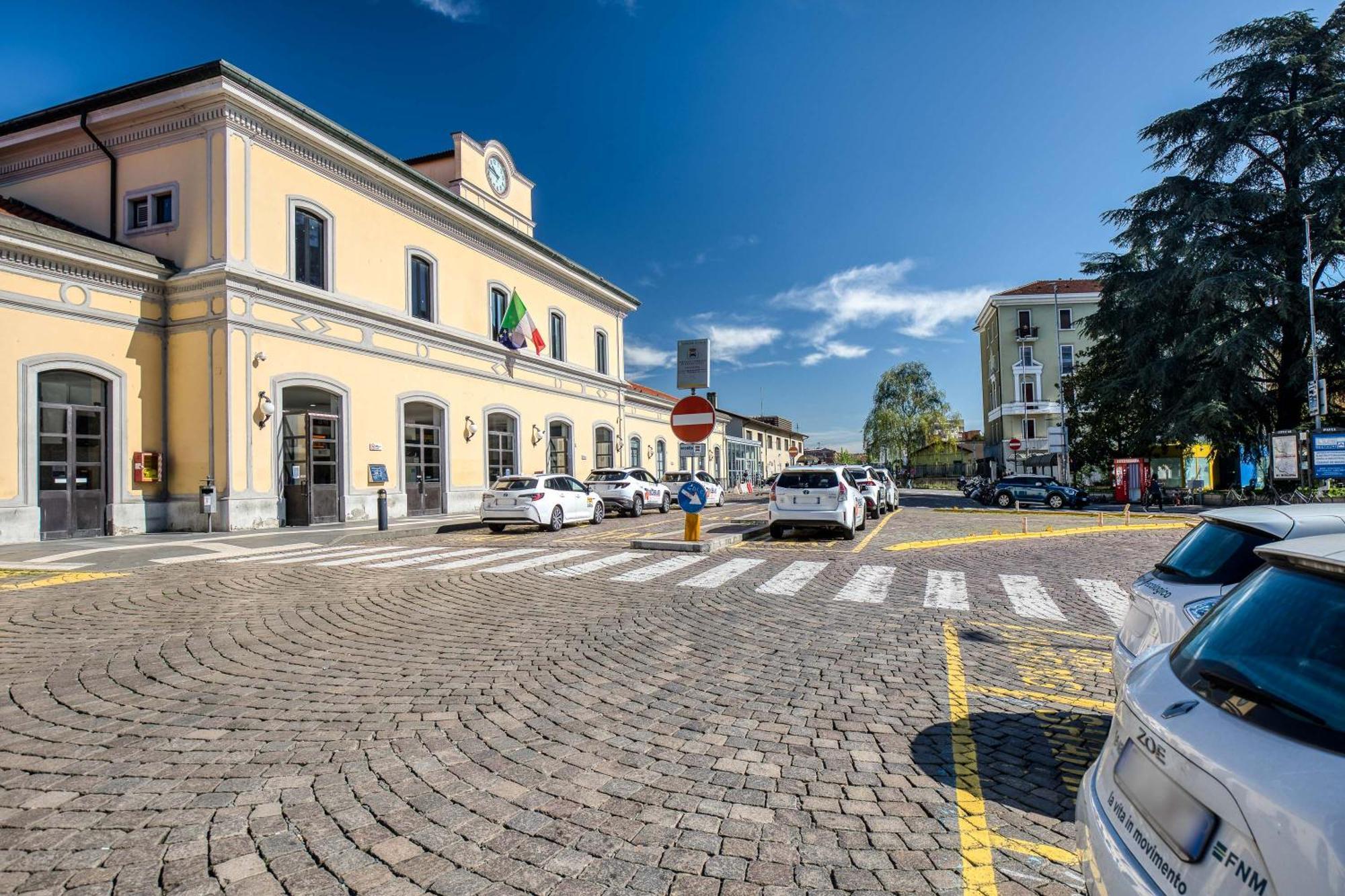 Suite Angolo Alla Stazione - Appartamento Con Terrazzo Panoramico Pavia Exterior photo